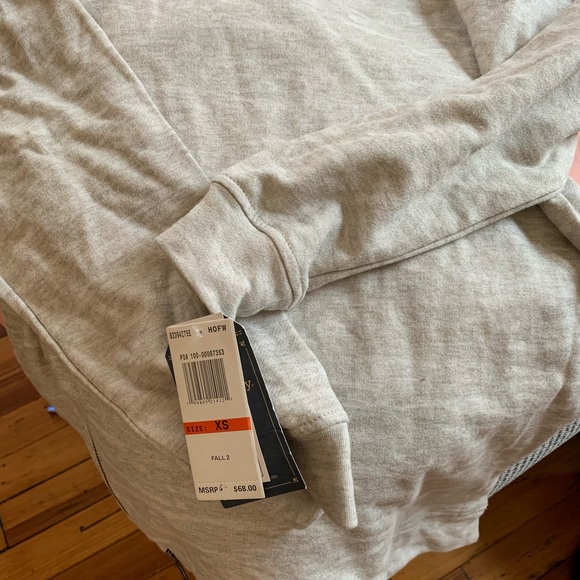 Democracy sweater size XS color is like a grayish white - Picture 1 of 2